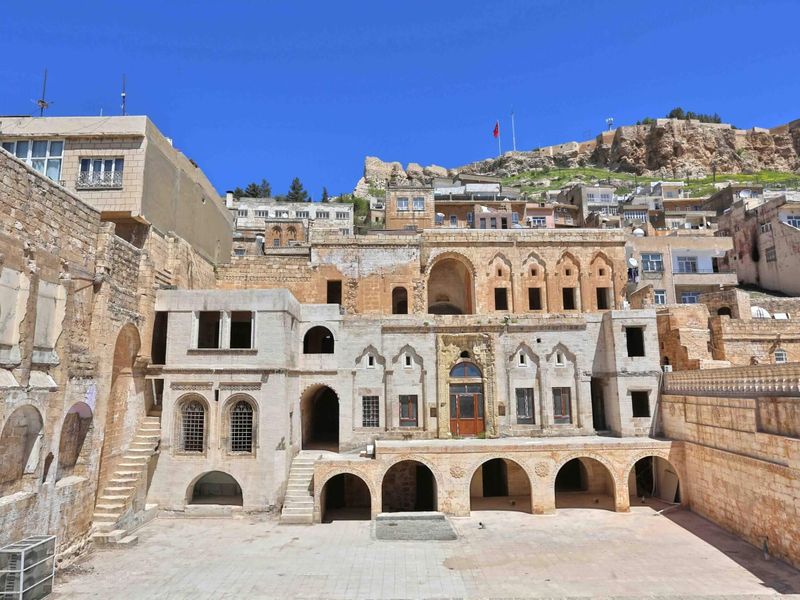 The 6th Mardin Biennial: Gazing "Further Away"