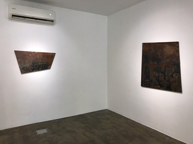نمایش سه نفره‌ی آثار، نمای چیدمان