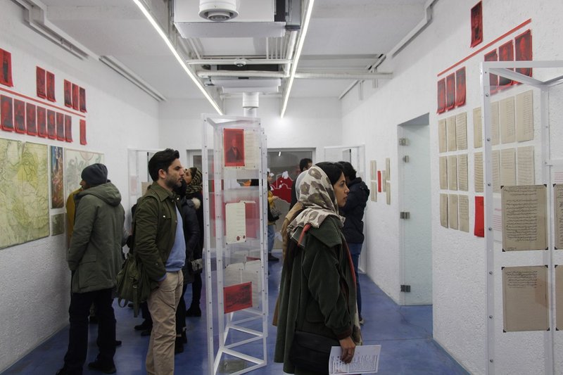 کاغذ سرخ، نمای چیدمان