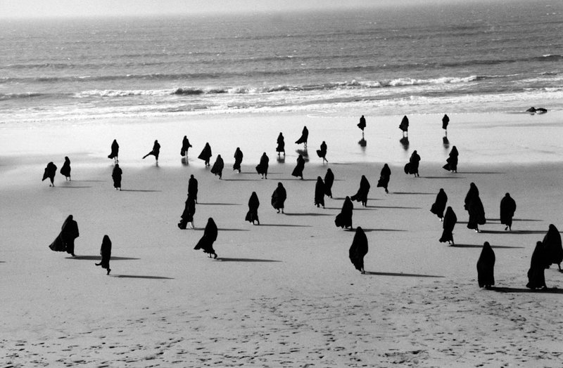 Shirin Neshat, As Yet Untitled (Women on Beach), 1999