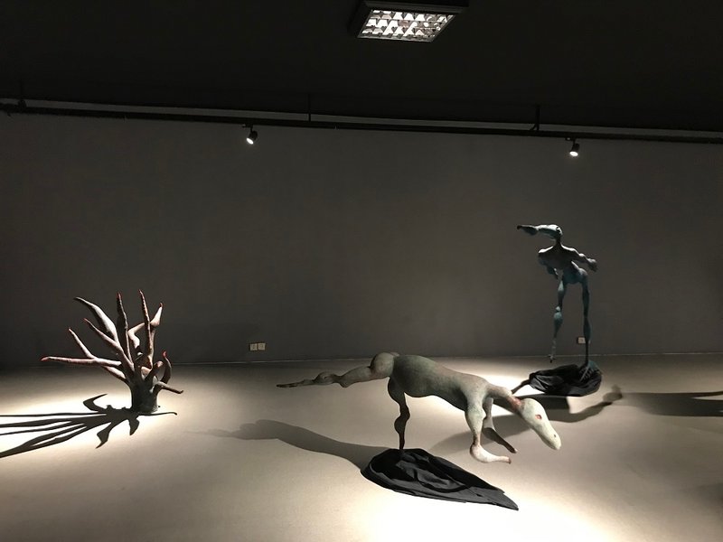 غریبگی مشترکات، نمای چیدمان