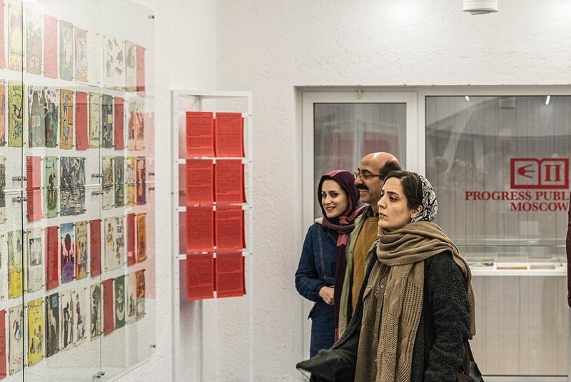 کاغذ سرخ، نمای چیدمان