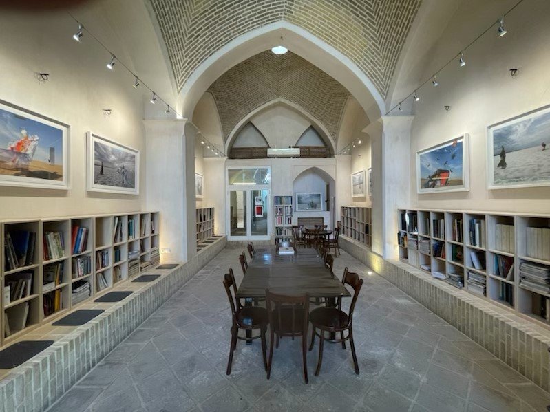 مترسک‌ها از مجموعه‌ی روشنایی، نمای چیدمان.