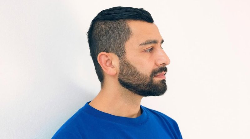 عباس اخوان از بازنمایی یک هویت سرباز می‌زند: مصاحبه با مجله فریز