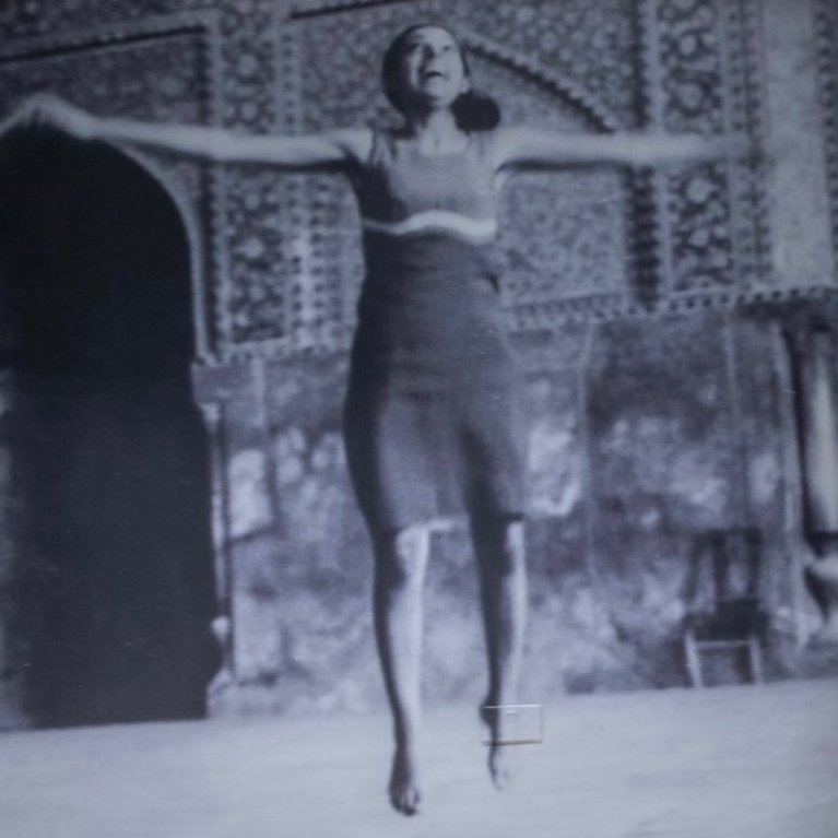 Farideh Lashai: Afloat Over Undulations