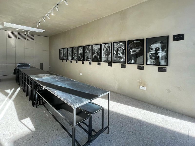 Mehrdad Oskouei Portraits, Installation view.