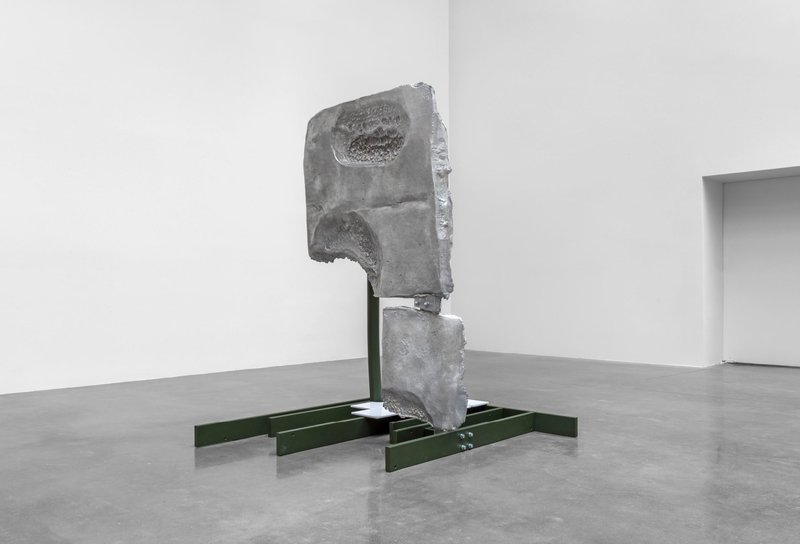 Nairy Baghramian, Se levant (mauve), 2022