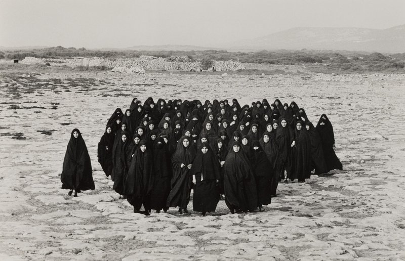 Shirin Neshat, Rapture, 1999
