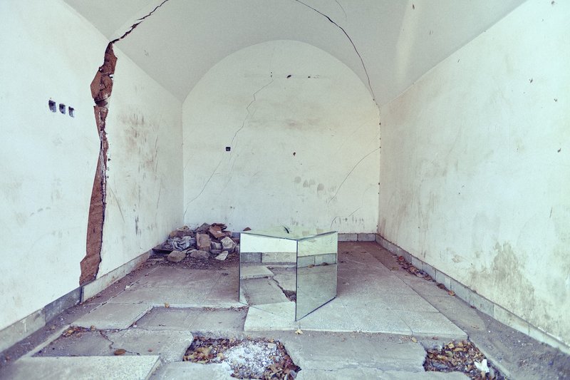 Amin Nadi,  The Desolate Room , 2021