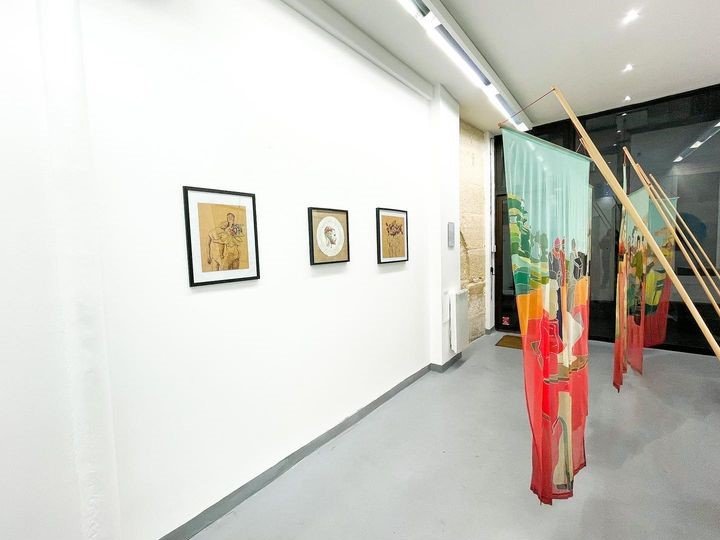Les Souvenirs D'une Fleur Endormie Sur La Soie, installation view