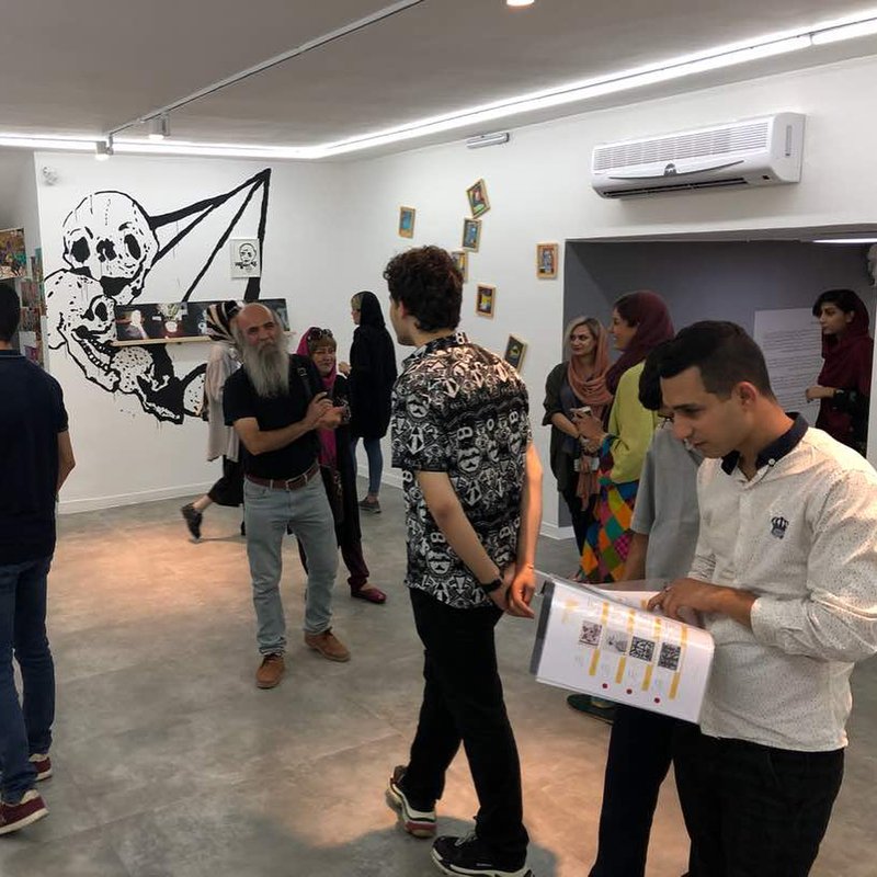 مرگ بر واقعیت، نمای چیدمان