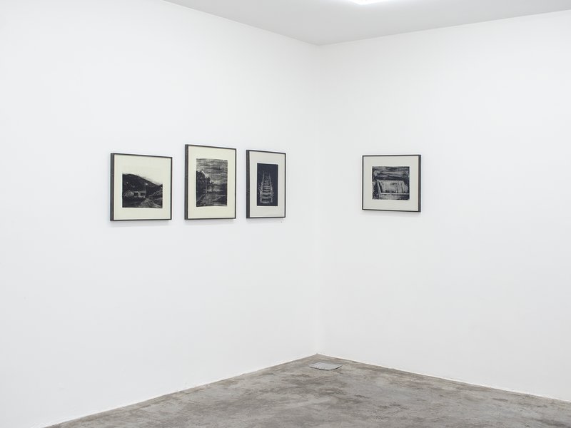 گرگ و میشِ ماندن، نمای چیدمان