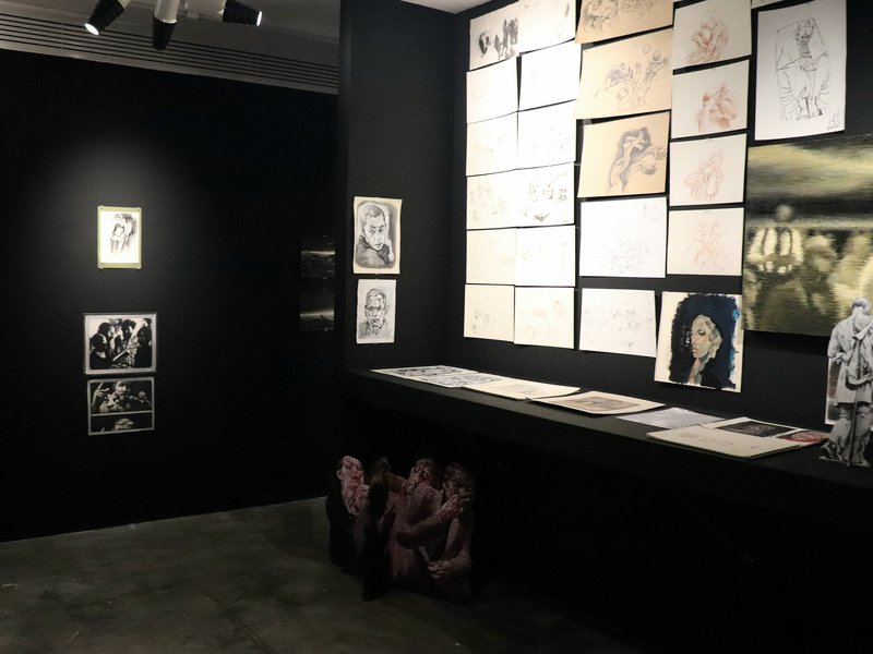 L o g y, installation view