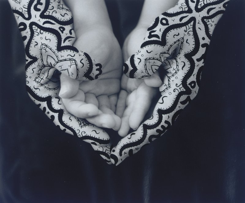 Shirin Neshat, Bonding, 1995
