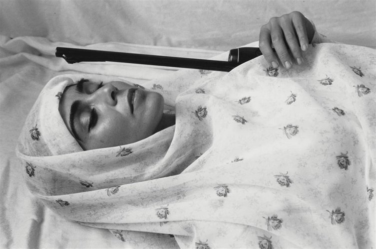 Shirin Neshat, Face to Face with God, 1995