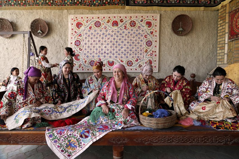 فاطیما حسینی، رونمایی از دستان میراث، 1403